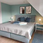 Blaue Blume Mit 11 Kw Ladestation, Kamin, Terrasse, Eingezaeuntem Garten, Sauna, Wlan, Netflix, 2 Hunde Willkommen!