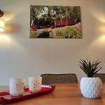 Blaue Blume Mit 11 Kw Ladestation, Kamin, Terrasse, Eingezaeuntem Garten, Sauna, Wlan, Netflix, 2 Hunde Willkommen!