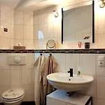 Blaue Blume Mit 11 Kw Ladestation, Kamin, Terrasse, Eingezaeuntem Garten, Sauna, Wlan, Netflix, 2 Hunde Willkommen! 펜션 *