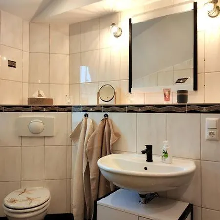Blaue Blume Mit 11 Kw Ladestation, Kamin, Terrasse, Eingezaeuntem Garten, Sauna, Wlan, Netflix, 2 Hunde Willkommen! 펜션 *