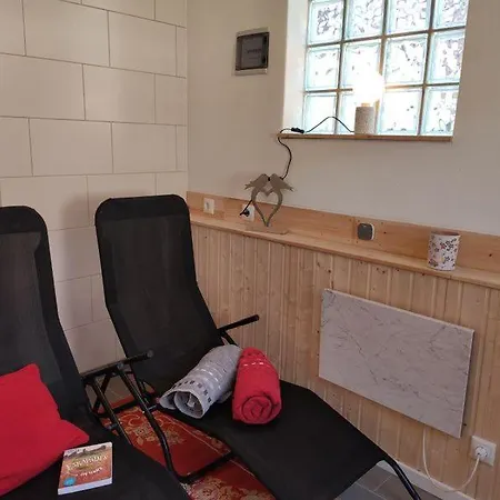 Blaue Blume Mit 11 Kw Ladestation, Kamin, Terrasse, Eingezaeuntem Garten, Sauna, Wlan, Netflix, 2 Hunde Willkommen! 펜션