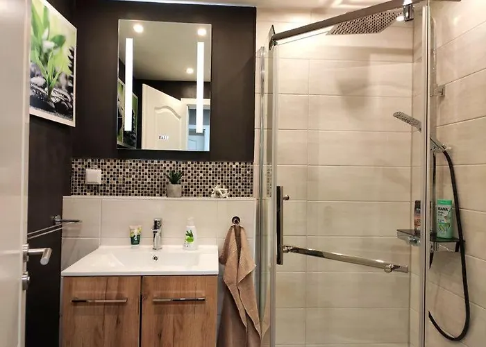 Semesterbostad Blaue Blume Mit 11 Kw Ladestation, Kamin, Terrasse, Eingezaeuntem Garten, Sauna, Wlan, Netflix, 2 Hunde Willkommen! *